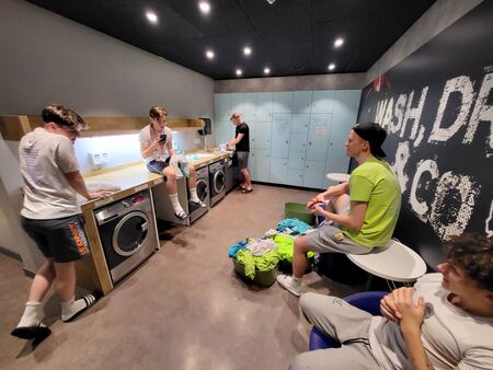 9. Na SP smo se izkazali še kot dobri pevci, plesalci,... Ni bilo tudi druge, kot da se naučimo še pranja perila.